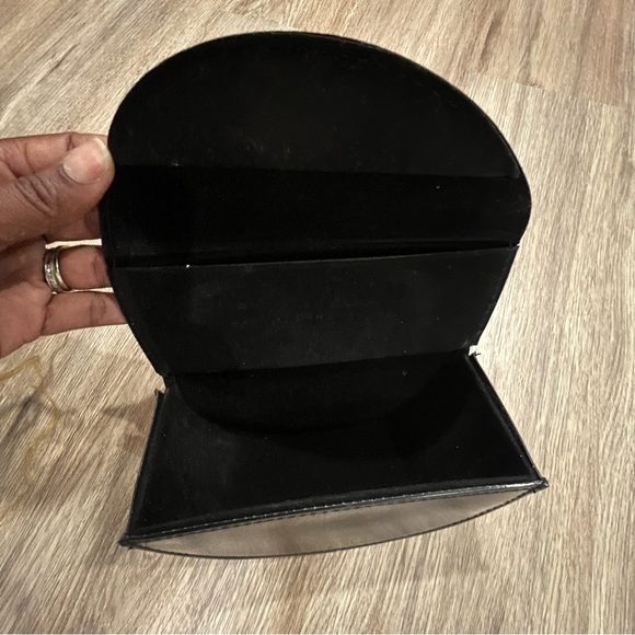 {preloved} Marc by Marc Jacobs Black Sunglasses Case - Picture 4 of 5